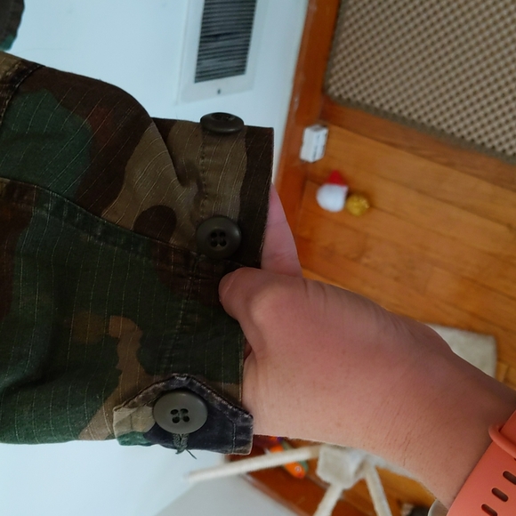 Authentic Military Camo Jacket - Picture 6 of 8